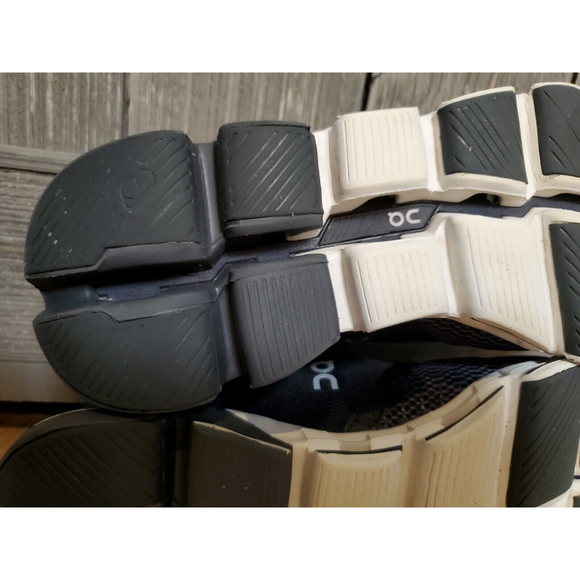 ON CLOUDFLYER Swiss Engineering Women’s Black Road Running Shoes 8 - Picture 4 of 7